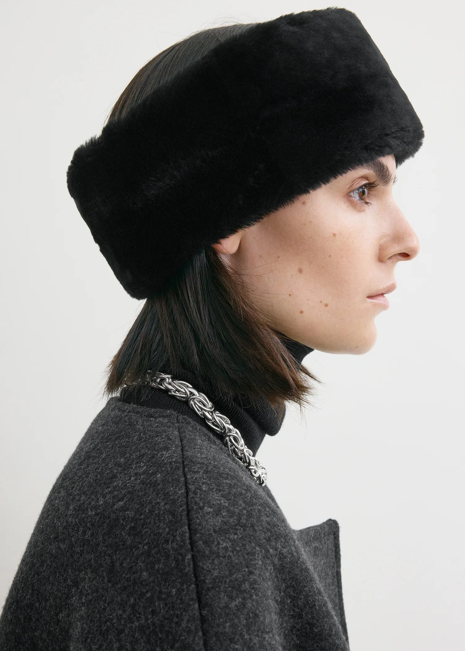 Shearling headband black - Image 3