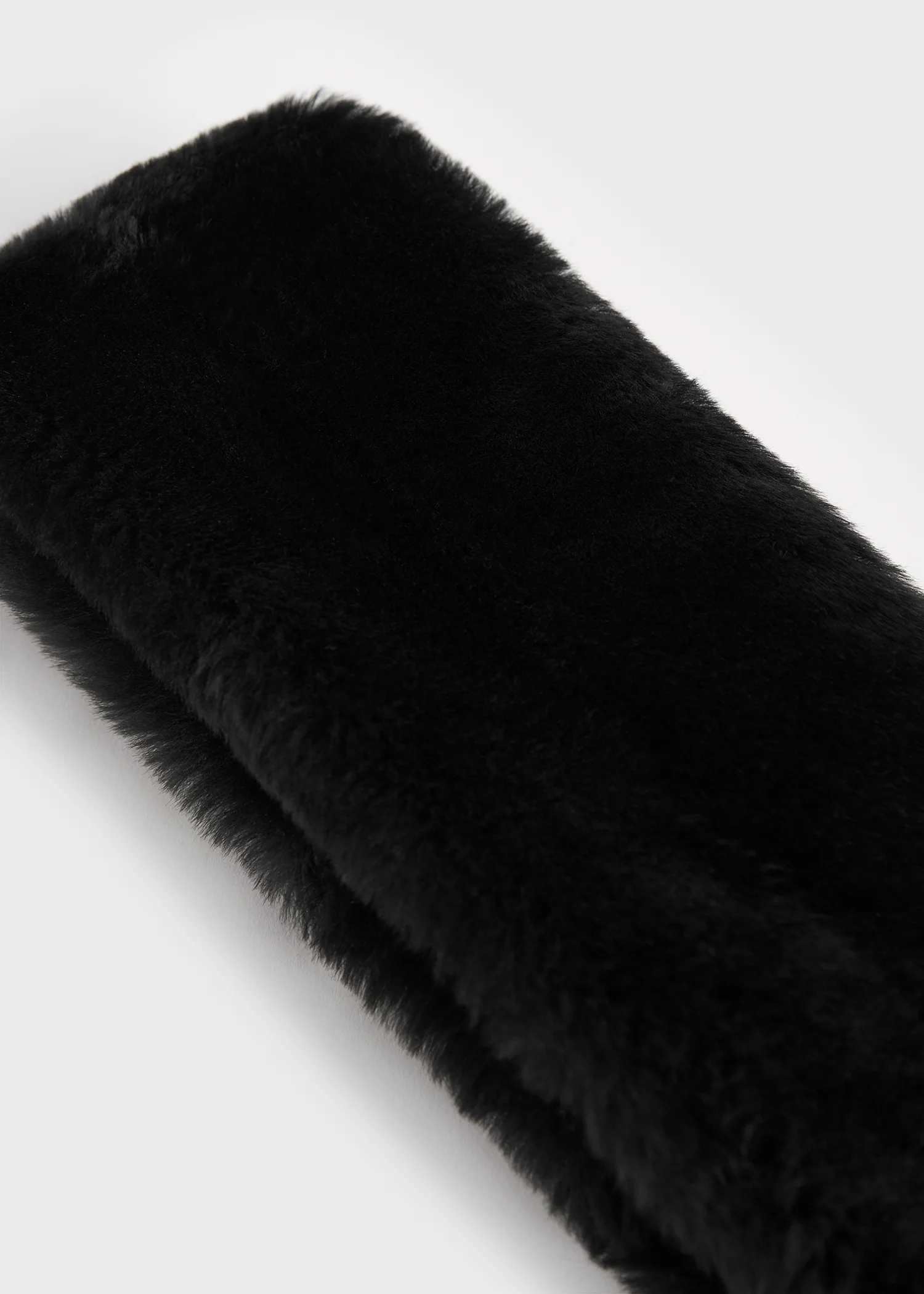 Shearling headband black - Image 4