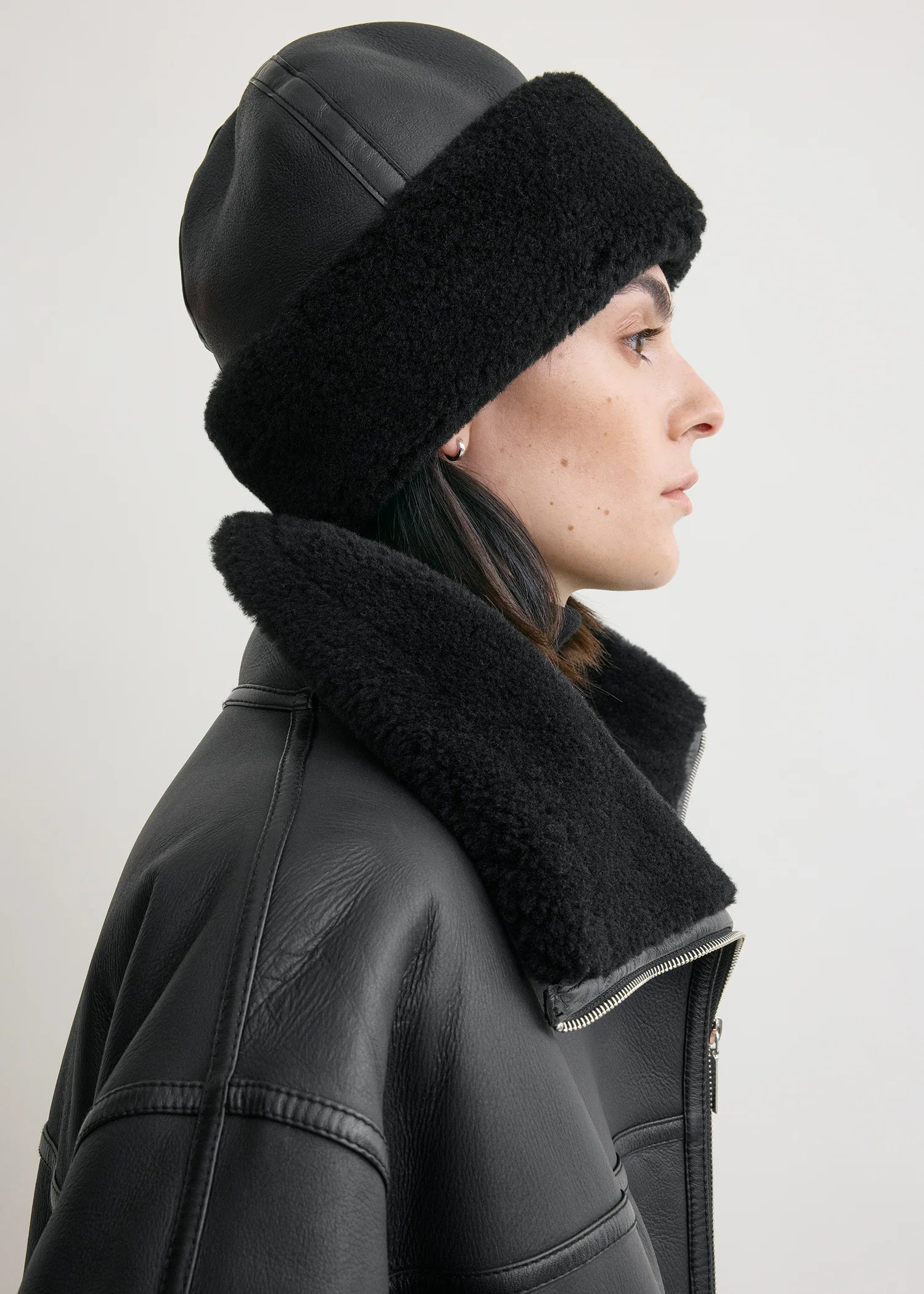 Shearling winter hat black - Image 3