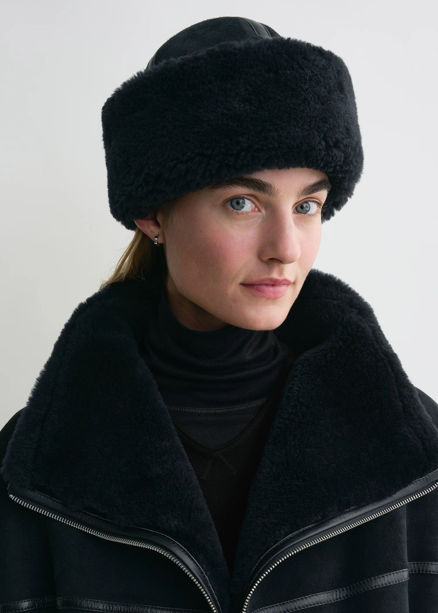Shearling winter hat navy - Image 3
