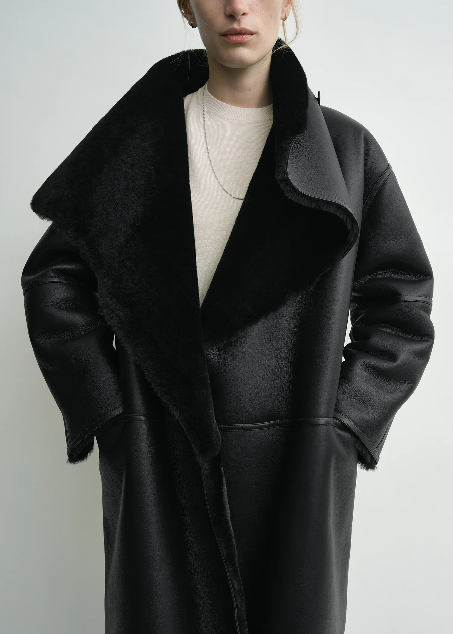 Shearling wrap coat black - Image 4