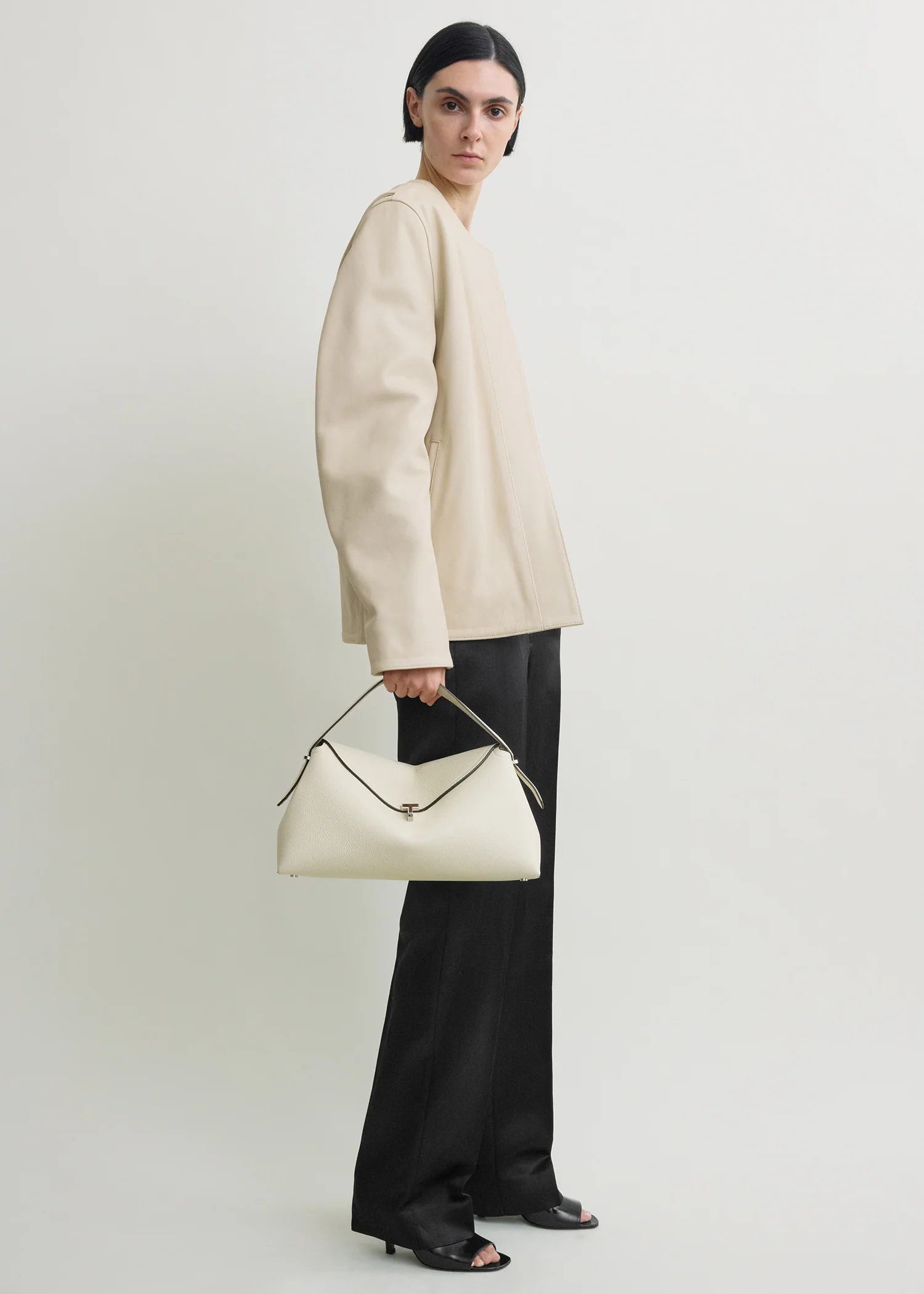 T-lock grained-leather top handle milk - Image 3